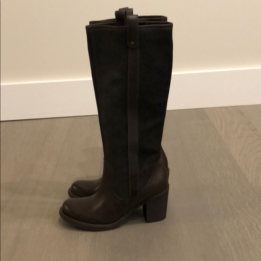 Brown leather boots by Naturalizer size 6M. New!